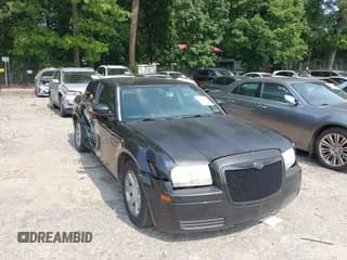 ✅ 2006 Chrysler 300 • VIN: 2C3LA43R16H219702 • Lot: 42398842. Wystawiony na IAAI z przebiegiem 222 160 mil. Bezpłatny archiwum sprzedaży aukcyjnych z USA i szczegółowy raport historii pojazdu na DreamBid. Zdjęcie 1.