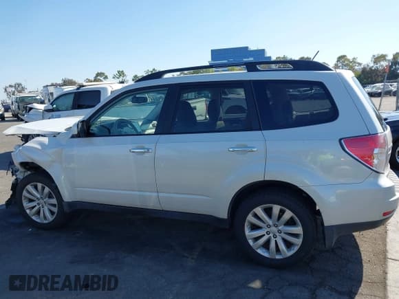 ✅ 2013 Subaru Forester X Premium • VIN: JF2SHACC8DH445866 • Лот: 43394893. Опубликован ранее на IAAI с пробегом 133 733 миль. Бесплатный доступ к архиву аукционных продаж из США и подробный отчёт об истории автомобиля на DreamBid. Изображение 15.