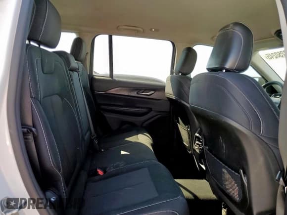 ✅ 2023 Jeep Grand Cherokee Laredo • VIN: 1C4RJHAG7PC570620 • Lot: 82250245. Wystawiony na Copart z przebiegiem 47 438 mil. Bezpłatny archiwum sprzedaży aukcyjnych z USA i szczegółowy raport historii pojazdu na DreamBid. Zdjęcie 10.