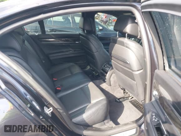 ✅ 2015 BMW 7 Series 750i • VIN: WBAYA8C52FG197627 • Lot: 42369384. Listed on IAAI with 111,358 mi. Free auction sales archive from the USA and detailed vehicle history report at DreamBid. Image 8.