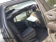 ✅ 2022 Chevrolet Suburban • VIN: 1GNSCEKT2NR124124 • Lot: 42671471. Wystawiony na IAAI z przebiegiem Nie podano. Bezpłatny archiwum sprzedaży aukcyjnych z USA i szczegółowy raport historii pojazdu na DreamBid. Zdjęcie 8.