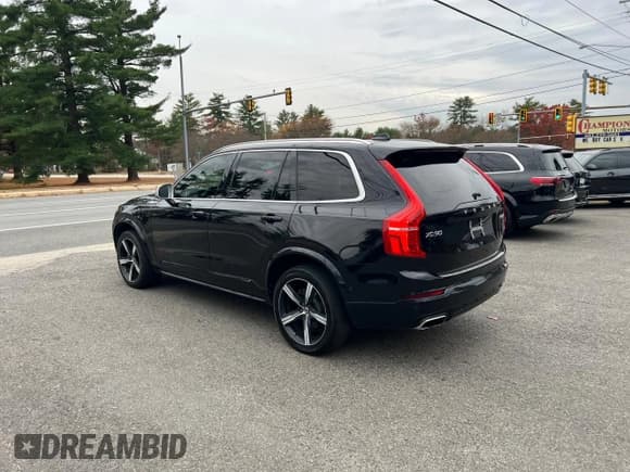 ✅ 2019 Volvo XC90 R-Design • VIN: YV4A22PM6K1439474 • Lot: 91935635. Wystawiony na Copart z przebiegiem 177 399 mil. Bezpłatny archiwum sprzedaży aukcyjnych z USA i szczegółowy raport historii pojazdu na DreamBid. Zdjęcie 3.