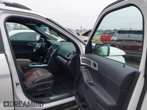 ✅ 2014 Ford Explorer Limited • VIN: 1FM5K7F85EGC13834 • Lot: 43783401. Wystawiony na IAAI z przebiegiem 153 888 mil. Bezpłatny archiwum sprzedaży aukcyjnych z USA i szczegółowy raport historii pojazdu na DreamBid. Zdjęcie 5.