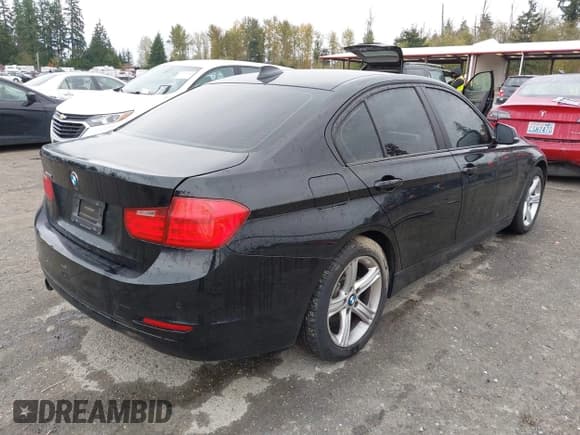 ✅ 2015 BMW 3 Series 320i xDrive • VIN: WBA3C3G57FNT53335 • Lot: 43583582. Listed on IAAI with Not provided. Free auction sales archive from the USA and detailed vehicle history report at DreamBid. Image 4.