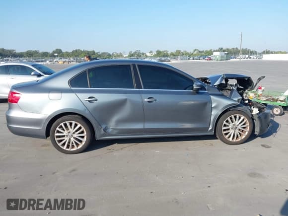 ✅ 2011 Volkswagen Jetta SEL • VIN: 3VWLX7AJ4BM035940 • Lot: 43735911. Listed on IAAI with 197,431 mi. Free auction sales archive from the USA and detailed vehicle history report at DreamBid. Image 13.