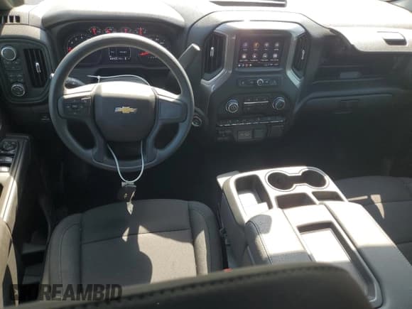 ✅ 2025 Chevrolet Silverado 2500HD Custom • VIN: 2GC4KME72S1133391 • Lot: 59911755. Wystawiony na Copart z przebiegiem 3 522 mil. Bezpłatny archiwum sprzedaży aukcyjnych z USA i szczegółowy raport historii pojazdu na DreamBid. Zdjęcie 8.