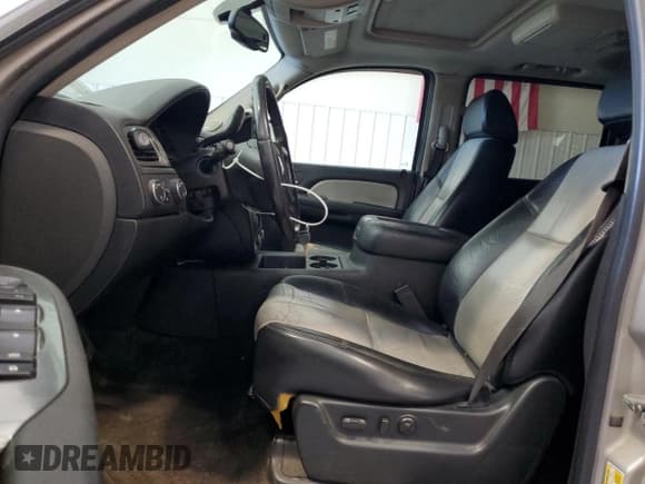 ✅ 2007 Chevrolet Suburban LT • VIN: 3GNFK16397G261510 • Lot: 87250215. Listed on Copart with 379,098 mi. Free auction sales archive from the USA and detailed vehicle history report at DreamBid. Image 7.