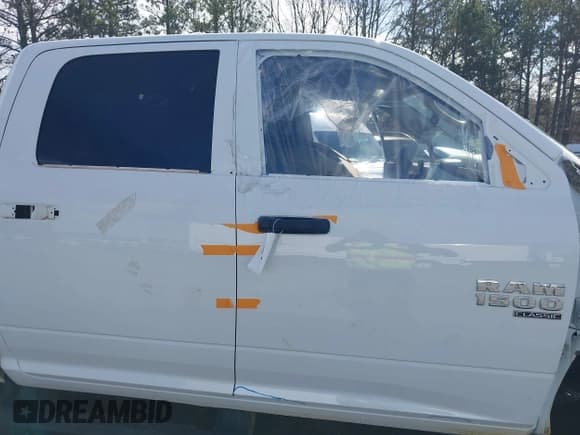 ✅ 2017 Ram 2500 Tradesman • VIN: 3C6UR5HL5HG733453 • Lot: 41569358. Wystawiony na IAAI z przebiegiem 229 765 mil. Bezpłatny archiwum sprzedaży aukcyjnych z USA i szczegółowy raport historii pojazdu na DreamBid. Zdjęcie 6.