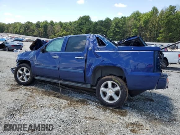 ✅ 2013 Chevrolet Avalanche LS • VIN: 3GNMCEE01DG379467 • Lot: 67976585. Listed on Copart with Not provided. Free auction sales archive from the USA and detailed vehicle history report at DreamBid. Image 2.