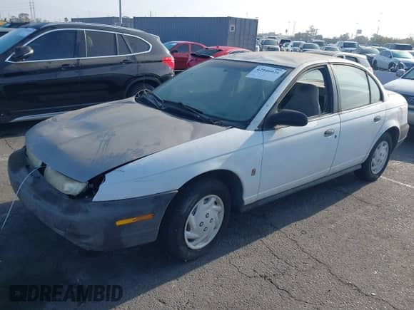 1998 Saturn SL z VIN 1G8ZF5284WZ303478, wystawiony jako IAAI lot #42946026 z przebiegiem 175 786 mil mil oraz . Historia ofert i sprzedaży dostępna na DreamBid. Obrazek 2.