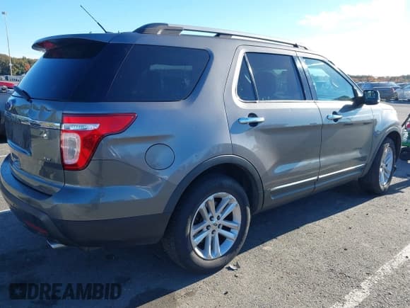 ✅ 2011 Ford Explorer XLT • VIN: 1FMHK8D80BGA44548 • Lot: 43462730. Wystawiony na IAAI z przebiegiem 187 442 mil. Bezpłatny archiwum sprzedaży aukcyjnych z USA i szczegółowy raport historii pojazdu na DreamBid. Zdjęcie 4.