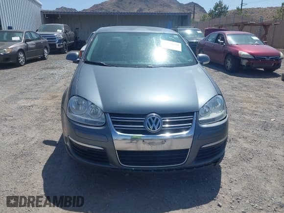 ✅ 2009 Volkswagen Jetta SE • VIN: 3VWRZ71K09M088979 • Lot: 42532075. Listed on IAAI with 179,179 mi. Free auction sales archive from the USA and detailed vehicle history report at DreamBid. Image 6.