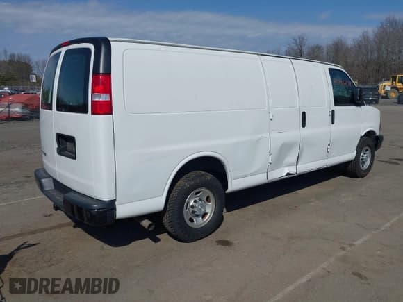 ✅ 2019 Chevrolet Express Cargo • VIN: 1GCWGBFPXK1186665 • Лот: 41795478. Опубликован ранее на IAAI с пробегом 311 142 миль. Бесплатный доступ к архиву аукционных продаж из США и подробный отчёт об истории автомобиля на DreamBid. Изображение 4.