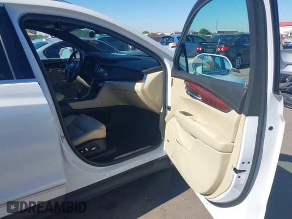 ✅ 2017 Cadillac XT5 Luxury AWD • VIN: 1GYKNDRS9HZ114358 • Лот: 43639586. Опубликован ранее на IAAI с пробегом 71 490 миль. Бесплатный доступ к архиву аукционных продаж из США и подробный отчёт об истории автомобиля на DreamBid. Изображение 5.