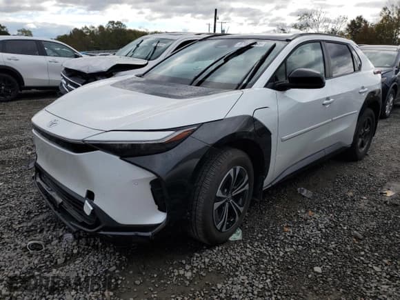 ✅ 2024 Toyota bZ4X XLE • VIN: JTMABACA4RA087675 • Lot: 87002155. Wystawiony na Copart z przebiegiem 14 981 mil. Bezpłatny archiwum sprzedaży aukcyjnych z USA i szczegółowy raport historii pojazdu na DreamBid. Zdjęcie 1.