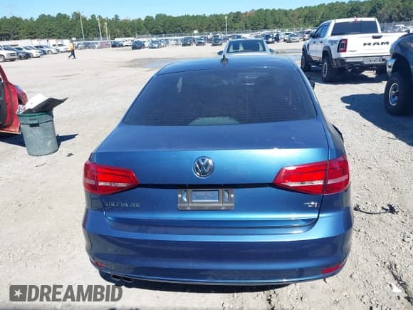 ✅ 2015 Volkswagen Jetta SE • VIN: 3VWD17AJ7FM414748 • Lot: 43479324. Wystawiony na IAAI z przebiegiem 166 379 mil. Bezpłatny archiwum sprzedaży aukcyjnych z USA i szczegółowy raport historii pojazdu na DreamBid. Zdjęcie 16.