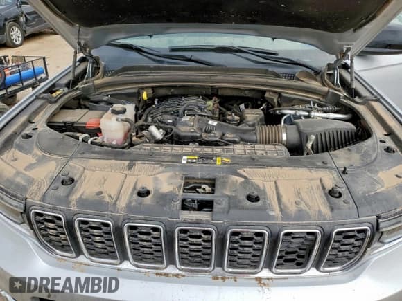 ✅ 2024 Jeep Grand Cherokee Laredo X • VIN: 1C4RJJAG7R8940381 • Лот: 82101495. Опубликован ранее на Copart с пробегом Не указан. Бесплатный доступ к архиву аукционных продаж из США и подробный отчёт об истории автомобиля на DreamBid. Изображение 12.