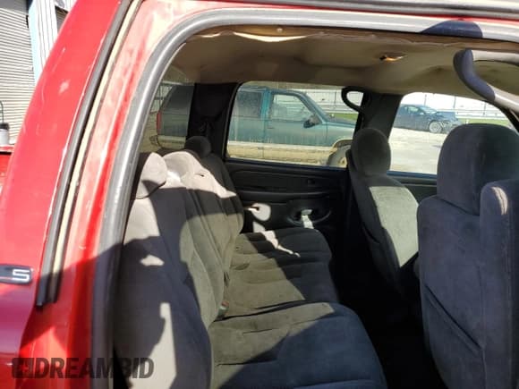 ✅ 2004 Chevrolet Silverado 2500HD LS • VIN: 1GCHK23U44F240386 • Lot: 49477065. Wystawiony na Copart z przebiegiem Nie podano. Bezpłatny archiwum sprzedaży aukcyjnych z USA i szczegółowy raport historii pojazdu na DreamBid. Zdjęcie 10.