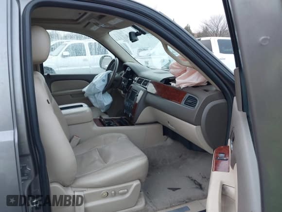 ✅ 2011 Chevrolet Suburban LTZ • VIN: 1GNSKKE33BR401419 • Lot: 38382388. Listed on IAAI with 196,842 mi. Free auction sales archive from the USA and detailed vehicle history report at DreamBid. Image 5.