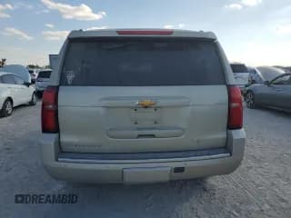✅ 2016 Chevrolet Suburban LTZ • VIN: 1GNSCJKCXGR406572 • Lot: 77998714. Wystawiony na Copart z przebiegiem 141 341 mil. Bezpłatny archiwum sprzedaży aukcyjnych z USA i szczegółowy raport historii pojazdu na DreamBid. Zdjęcie 6.