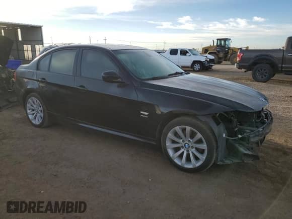 2011 BMW 3 Series 328i xDrive z VIN WBAPK7G59BNN87143, wystawiony jako Copart lot #87017235 z przebiegiem 121 735 mil mil oraz Szkoda całkowita • Salvage title. Historia ofert i sprzedaży dostępna na DreamBid. Obrazek 4.