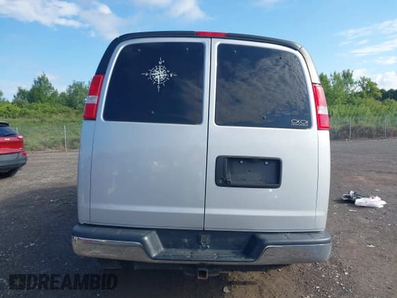 ✅ 2019 Chevrolet Express Passenger LT • VIN: 1GAZGPFGXK1228870 • Lot: 43057715. Wystawiony na IAAI z przebiegiem 89 246 mil. Bezpłatny archiwum sprzedaży aukcyjnych z USA i szczegółowy raport historii pojazdu na DreamBid. Zdjęcie 17.