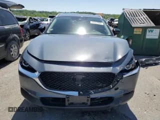 ✅ 2022 Mazda CX-30 S Carbon Edition • VIN: 3MVDMBCL4NM440622 • Lot: 54257654. Wystawiony na Copart z przebiegiem 7 533 mil. Bezpłatny archiwum sprzedaży aukcyjnych z USA i szczegółowy raport historii pojazdu na DreamBid. Zdjęcie 5.