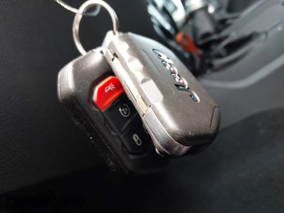 ✅ 2020 Jeep Wrangler Unlimited Sport S • VIN: 1C4HJXDG0LW201902 • Lot: 42372191. Wystawiony na IAAI z przebiegiem 78 724 mil. Bezpłatny archiwum sprzedaży aukcyjnych z USA i szczegółowy raport historii pojazdu na DreamBid. Zdjęcie 11.