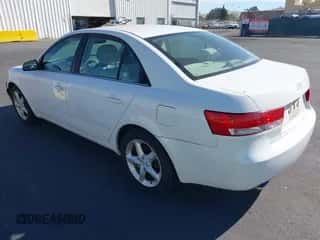 2007 Hyundai Sonata SE z VIN 5NPEU46F87H232307, wystawiony jako IAAI lot #43546679 z przebiegiem 109 965 mil mil oraz . Historia ofert i sprzedaży dostępna na DreamBid. Obrazek 3.