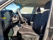 ✅ 2017 Kia Soul • VIN: KNDJN2A25H7490603 • Lot: 90850335. Wystawiony na Copart z przebiegiem 65 772 mil. Bezpłatny archiwum sprzedaży aukcyjnych z USA i szczegółowy raport historii pojazdu na DreamBid. Zdjęcie 7.