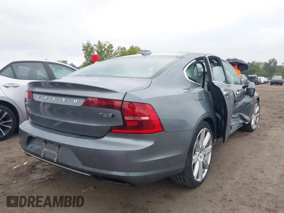 ✅ 2020 Volvo S90 Inscription • VIN: LVYA22ML9LP176158 • Lot: 43127474. Wystawiony na IAAI z przebiegiem 16 008 mil. Bezpłatny archiwum sprzedaży aukcyjnych z USA i szczegółowy raport historii pojazdu na DreamBid. Zdjęcie 4.