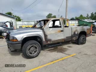 2003 Dodge Dakota Sport z VIN 1D7HG32N43S276480, wystawiony jako Copart lot #64199875 z przebiegiem Nie podano mil oraz Szkoda całkowita • Salvage title. Historia ofert i sprzedaży dostępna na DreamBid. Obrazek 1.