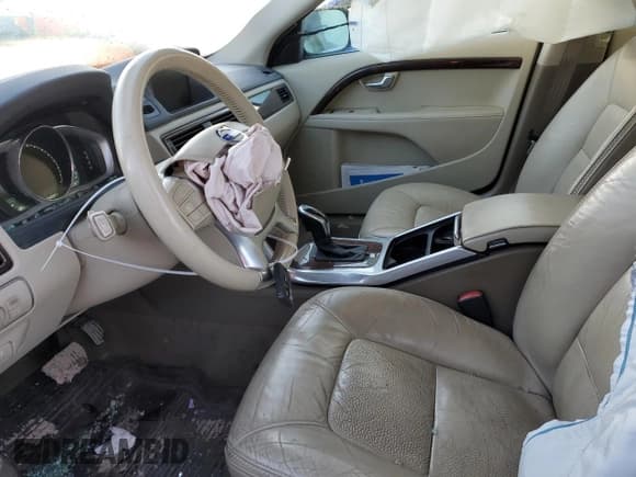 ✅ 2015 Volvo XC70 T6 Premier Plus • VIN: YV4902NC4F1202880 • Lot: 42817264. Listed on Copart with 162,530 mi. Free auction sales archive from the USA and detailed vehicle history report at DreamBid. Image 7.