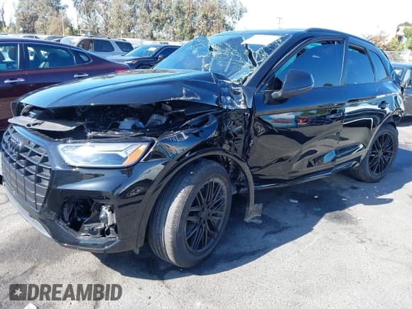 ✅ 2025 Audi Q5 Premium • VIN: WA1ABAFY2S2043371 • Lot: 43141732. Listed on IAAI with 5,700 mi. Free auction sales archive from the USA and detailed vehicle history report at DreamBid. Image 2.