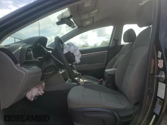 ✅ 2019 Hyundai Elantra SEL • VIN: 5NPD84LF4KH497478 • Лот: 82286005. Опубликован ранее на Copart с пробегом 110 464 миль. Бесплатный доступ к архиву аукционных продаж из США и подробный отчёт об истории автомобиля на DreamBid. Изображение 7.