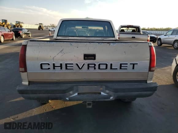 1993 Chevrolet Silverado 1500 z VIN 2GCEK19K4P1238832, wystawiony jako Copart lot #91295635 z przebiegiem 221 488 mil mil oraz Czysty tytuł • Clean title. Historia ofert i sprzedaży dostępna na DreamBid. Obrazek 6.