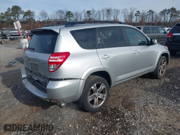 ✅ 2010 Toyota RAV4 Sport • VIN: JTMRF4DV6A5034841 • Лот: 43830218. Опубликован ранее на IAAI с пробегом 125 691 миль. Бесплатный доступ к архиву аукционных продаж из США и подробный отчёт об истории автомобиля на DreamBid. Изображение 4.