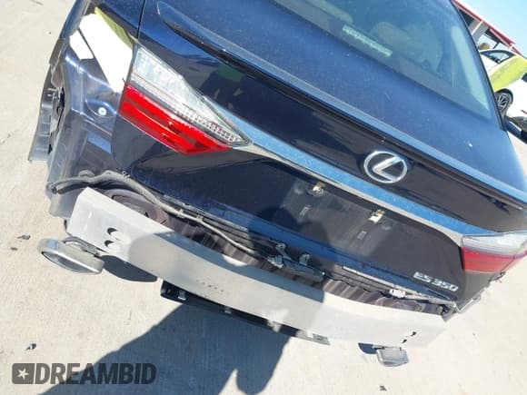 ✅ 2018 Lexus ES 350 • VIN: 58ABK1GG4JU084303 • Lot: 43461021. Wystawiony na IAAI z przebiegiem 77 854 mil. Bezpłatny archiwum sprzedaży aukcyjnych z USA i szczegółowy raport historii pojazdu na DreamBid. Zdjęcie 17.