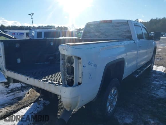✅ 2015 GMC Sierra 2500HD • VIN: 1GT11YE84FF636313 • Lot: 41430540. Listed on IAAI with 181,720 mi. Free auction sales archive from the USA and detailed vehicle history report at DreamBid. Image 4.