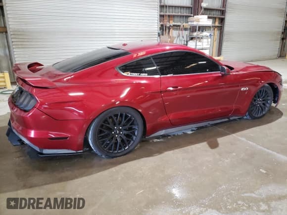 ✅ 2019 Ford Mustang GT Premium • VIN: 1FA6P8CF5K5199353 • Lot: 92352645. Wystawiony na Copart z przebiegiem 60 636 mil. Bezpłatny archiwum sprzedaży aukcyjnych z USA i szczegółowy raport historii pojazdu na DreamBid. Zdjęcie 3.
