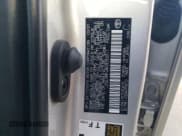 ✅ 2022 Toyota Prius LE • VIN: JTDL9MFU8N3033211 • Lot: 91295795. Wystawiony na Copart z przebiegiem 31 870 mil. Bezpłatny archiwum sprzedaży aukcyjnych z USA i szczegółowy raport historii pojazdu na DreamBid. Zdjęcie 12.