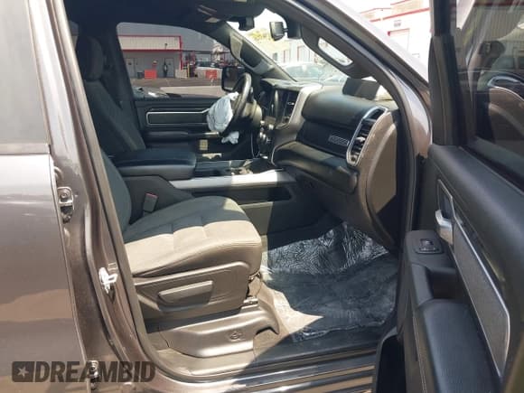 ✅ 2019 Ram 1500 Big Horn • VIN: 1C6RREBTXKN666040 • Lot: 42963146. Wystawiony na IAAI z przebiegiem 81 127 mil. Bezpłatny archiwum sprzedaży aukcyjnych z USA i szczegółowy raport historii pojazdu na DreamBid. Zdjęcie 5.