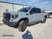 ✅ 2024 GMC Sierra 1500 AT4X • VIN: 3GTUUFE89RG304606 • Лот: 45781095. Опубликован ранее на Copart с пробегом 27 140 миль. Бесплатный доступ к архиву аукционных продаж из США и подробный отчёт об истории автомобиля на DreamBid. Изображение 1.