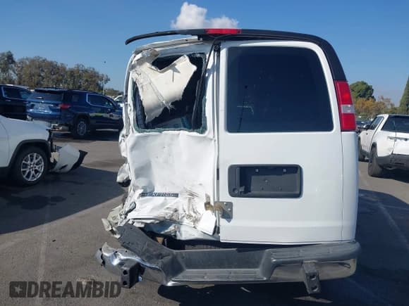 ✅ 2022 Chevrolet Express Cargo • VIN: 1GCWGAFP5N1269774 • Lot: 43512863. Listed on IAAI with 45,937 mi. Free auction sales archive from the USA and detailed vehicle history report at DreamBid. Image 16.