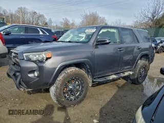 ✅ 2015 Toyota 4Runner SR5 Premium • VIN: JTEBU5JR1F5231973 • Lot: 89924825. Wystawiony na Copart z przebiegiem 136 510 mil. Bezpłatny archiwum sprzedaży aukcyjnych z USA i szczegółowy raport historii pojazdu na DreamBid. Zdjęcie 1.