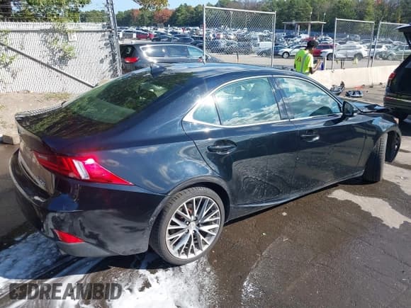 ✅ 2015 Lexus IS 250 • VIN: JTHBF1D26F5068595 • Lot: 43299958. Wystawiony na IAAI z przebiegiem 110 870 mil. Bezpłatny archiwum sprzedaży aukcyjnych z USA i szczegółowy raport historii pojazdu na DreamBid. Zdjęcie 4.