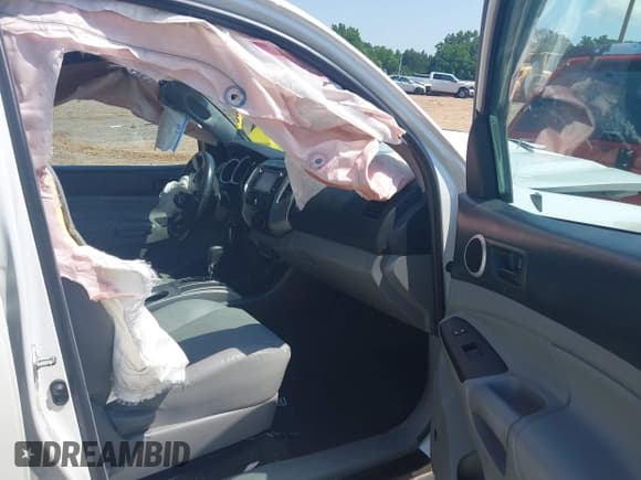 ✅ 2015 Toyota Tacoma PreRunner • VIN: 5TFKU4HN3FX007156 • Lot: 42460345. Listed on IAAI with 123,563 mi. Free auction sales archive from the USA and detailed vehicle history report at DreamBid. Image 5.