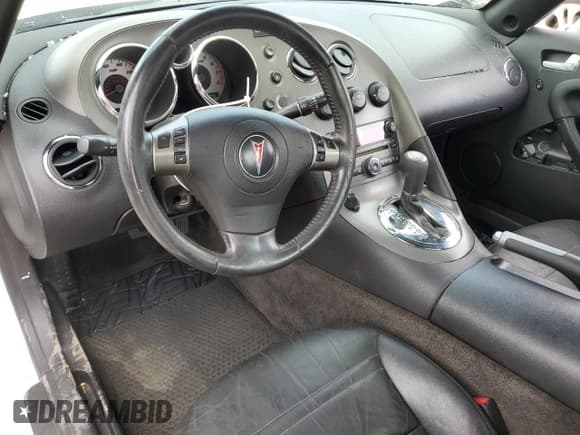 ✅ 2007 Pontiac Solstice • VIN: 1G2MB35BX7Y118208 • Lot: 65576895. Wystawiony na Copart z przebiegiem Nie podano. Bezpłatny archiwum sprzedaży aukcyjnych z USA i szczegółowy raport historii pojazdu na DreamBid. Zdjęcie 8.