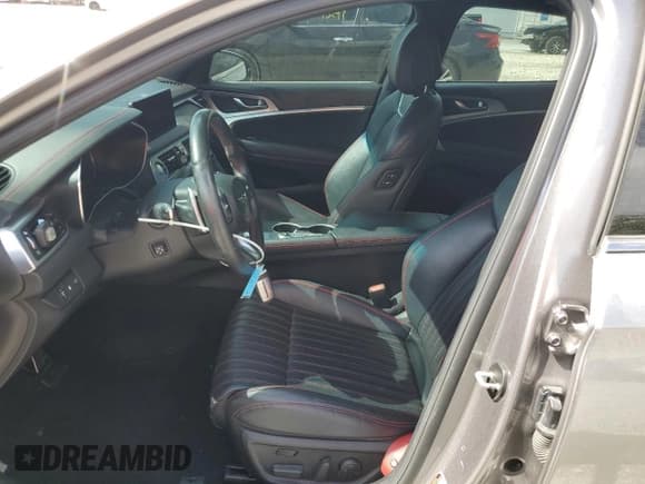 ✅ 2022 Genesis G70 3.3T • VIN: KMTG54TE5NU101387 • Lot: 68297425. Wystawiony na Copart z przebiegiem 109 770 mil. Bezpłatny archiwum sprzedaży aukcyjnych z USA i szczegółowy raport historii pojazdu na DreamBid. Zdjęcie 7.