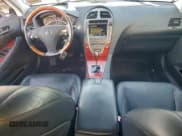 ✅ 2007 Lexus ES 330 • VIN: JTHBJ46G672025385 • Lot: 94354435. Wystawiony na Copart z przebiegiem 235 557 mil. Bezpłatny archiwum sprzedaży aukcyjnych z USA i szczegółowy raport historii pojazdu na DreamBid. Zdjęcie 8.